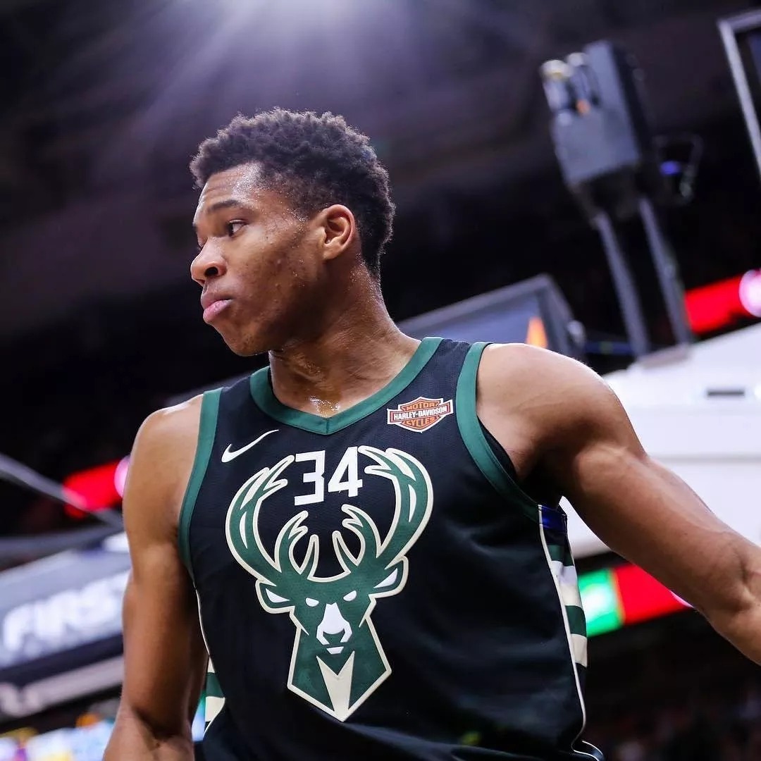 打的就是卫冕冠军！福克斯vs雷霆29分集锦：里突外投完胜亚历山大！（冲击卫冕王者！福克斯29分战雷霆集锦：内外开花完胜亚历山大！）