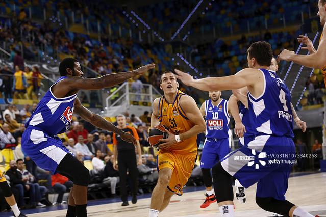 希勒预测第18轮英超联赛比赛结果：曼城，利物浦，阿森纳均获胜（希勒看好英超第18轮：曼城、利物浦、阿森纳齐取三分）