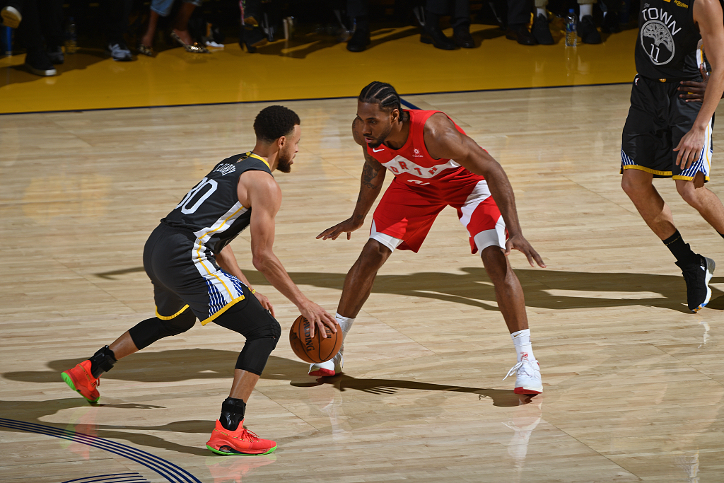 伦纳德：我当然可以轻松出手去拿40分，但我更想赢下比赛（伦纳德：砍40分不难，我更在乎赢球）