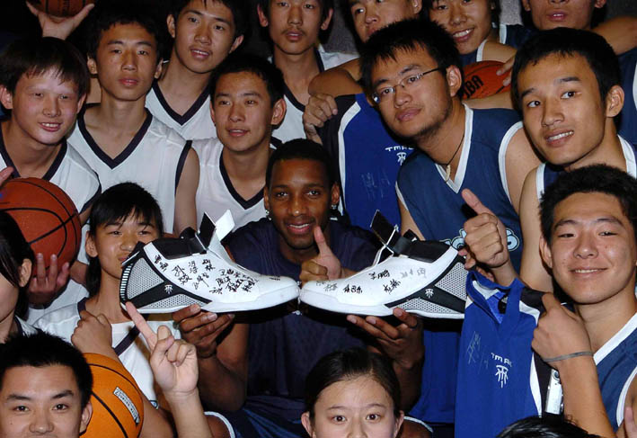 每体：巴萨吉祥物加泰猫影响力巨大，俱乐部希望借此带来收入（每体：巴萨看好吉祥物＂加泰猫＂的号召力，拟借此拓展营收）