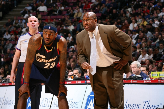 索扎将吹罚生涯第三场米兰德比，曾执法23-24赛季国米5-1米兰（索扎将第三度主哨米兰德比，曾在23／24赛季执法国米5-1米兰）