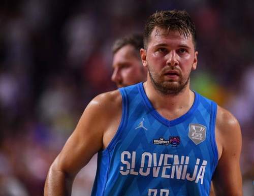 队报：朗斯将在冬窗签下莱比锡中场海达拉，转会费300万欧元（队报称朗斯将于冬窗以300万欧元引进莱比锡中场海达拉）